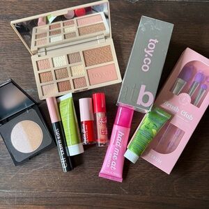 Toyfactory Eyeshadow/  Blush Neutral Palette KaVoss Highlighter, Mascara, Lip